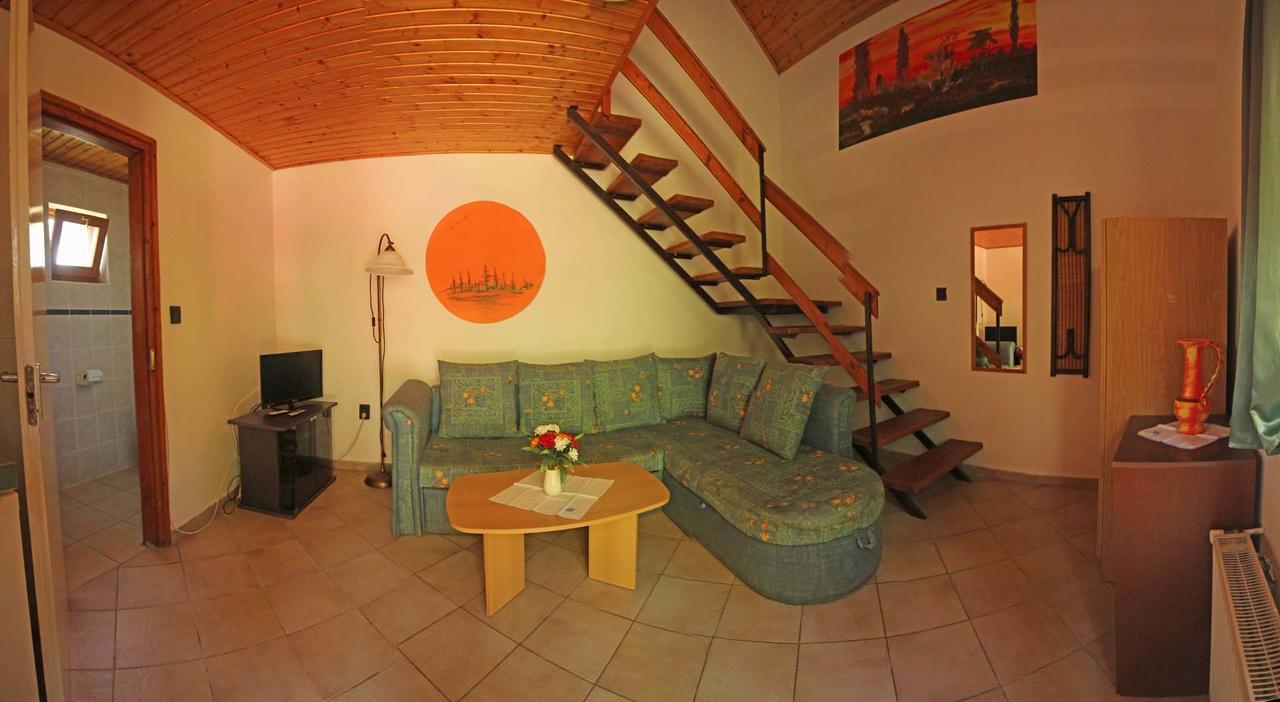 Pension Elisabeth Balatonlelle Εξωτερικό φωτογραφία